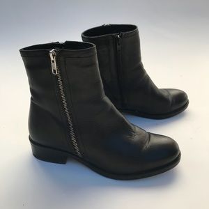 Vila, shearling lined black boots